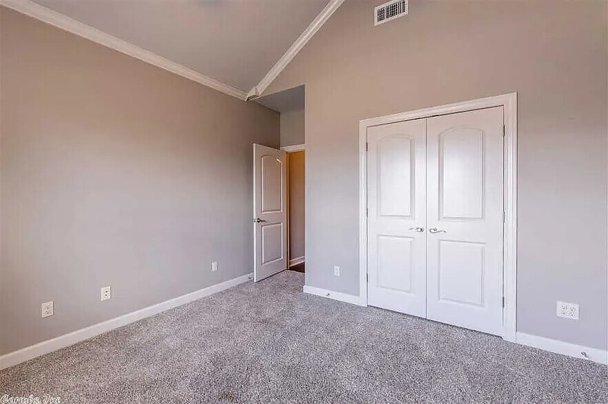 Building Photo - 9309 Meadow Gardens Cir