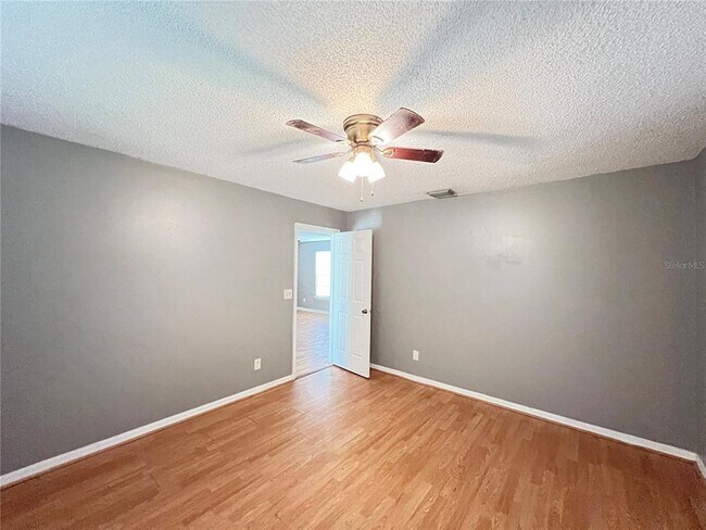 Building Photo - 109 E Osceola St