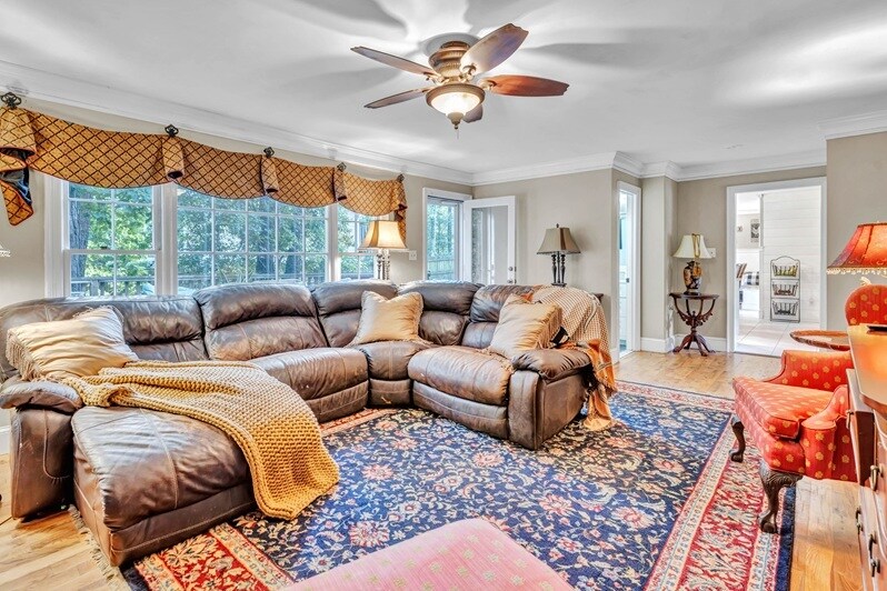 First floor den - 4250 Edgewater Ct NW