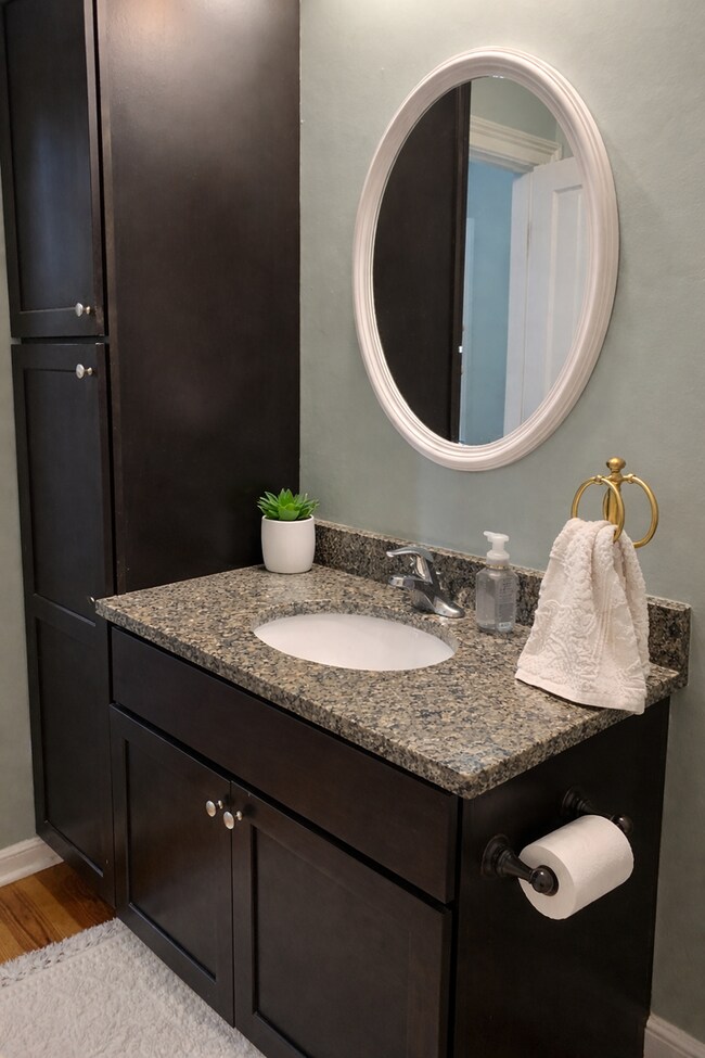 Building Photo - 109C