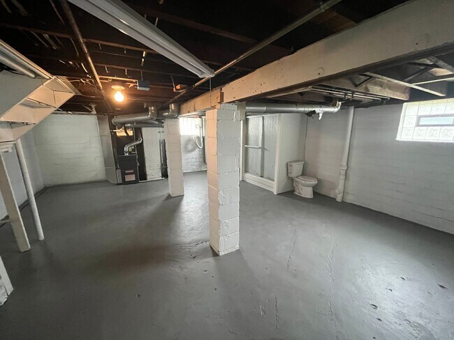 Building Photo - Old Brooklyn Area - 3 Bedroom Single Famil...