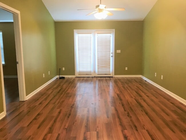 Building Photo - 200 Sunview Dr