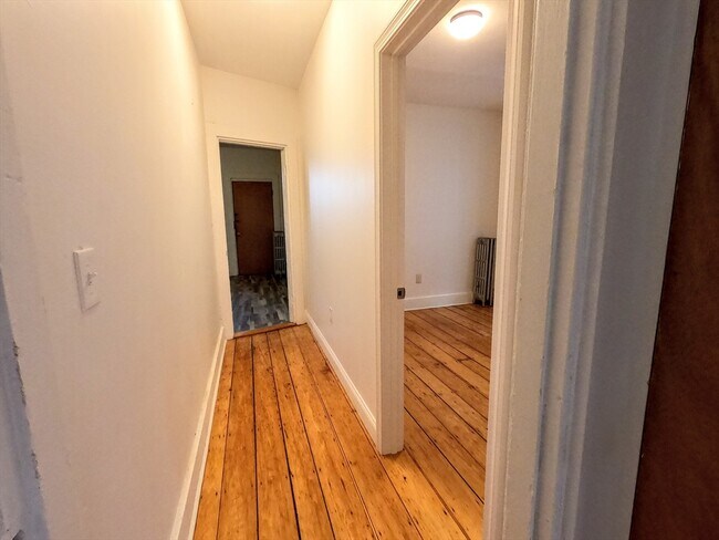 Building Photo - 90 Wenham St