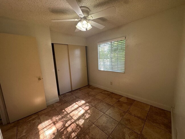 Building Photo - Three Bedroom Townhome Near River Access