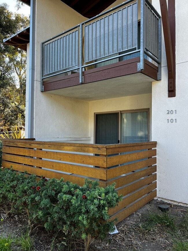 Building Photo - 1 BR 1 BA Condo in Encinitas, Gated Comple...