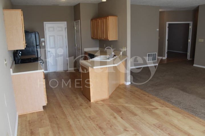 Building Photo - 10 S Burkhart Dr