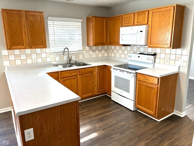 Building Photo - 5761 Cantigny Way S