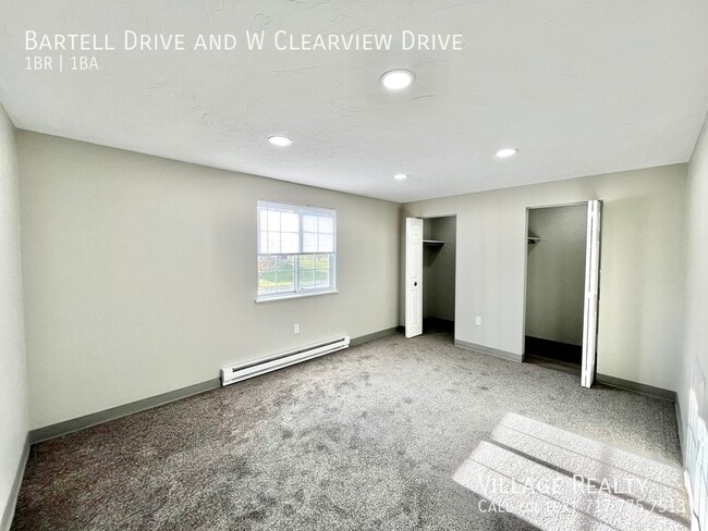 Building Photo - 51 W Clearview Dr