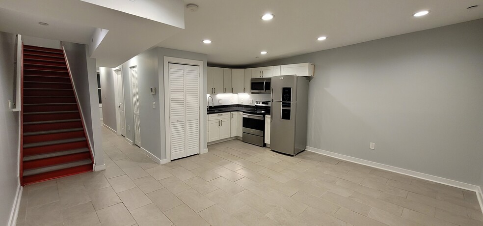 Kitchen - 605 E Girard Ave