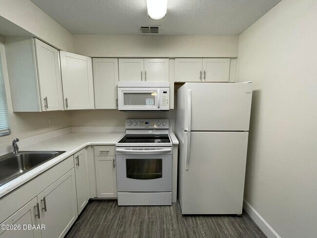 Building Photo - 90 Hickory Hills Cir