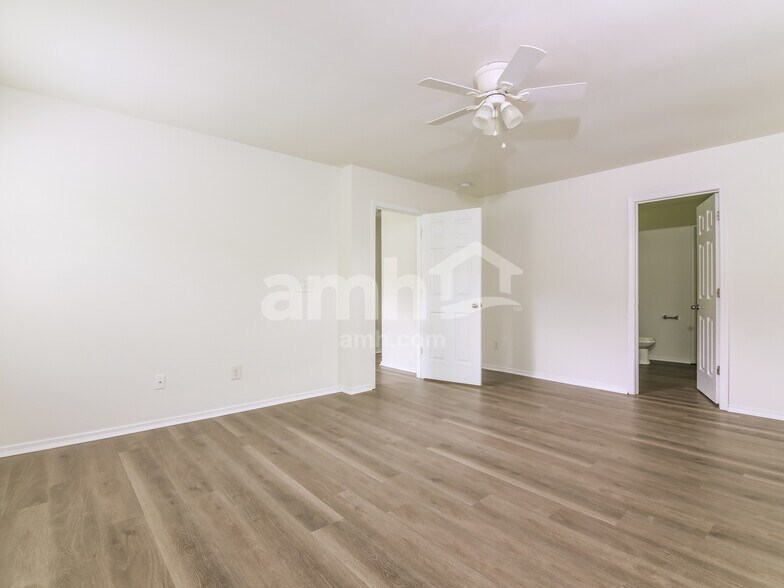 Building Photo - 5900 Spring Glen Ln