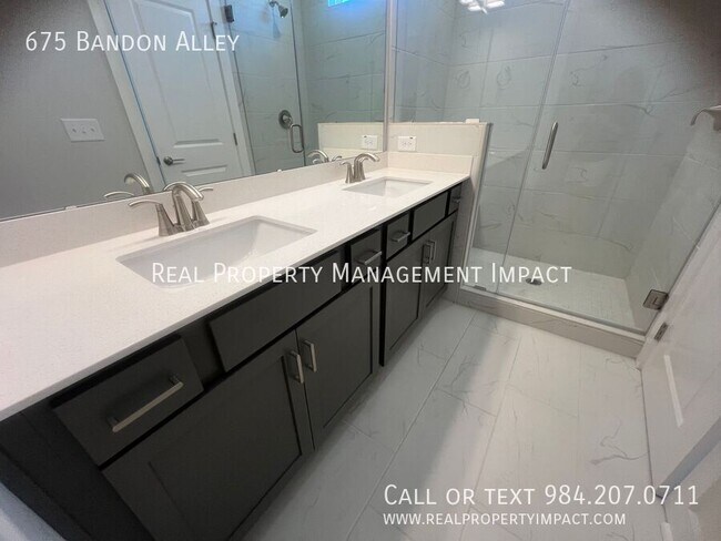 Building Photo - 675 Bandon Aly