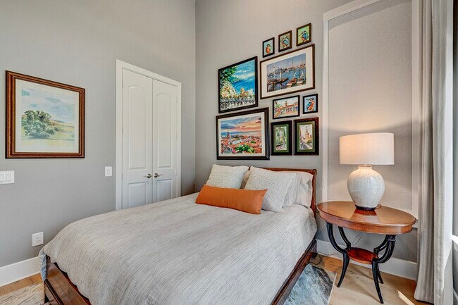 Building Photo - 327 N Turks Cap Trail