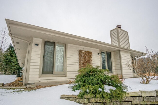 Building Photo - 10620 W Heather Dr