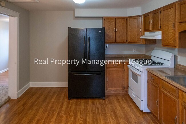 Building Photo - 1 S Main St