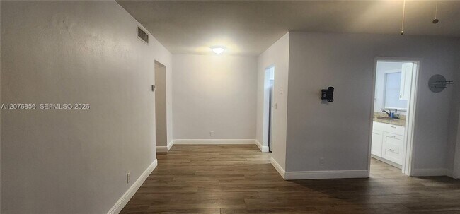 Building Photo - 1555 N 12th Ct