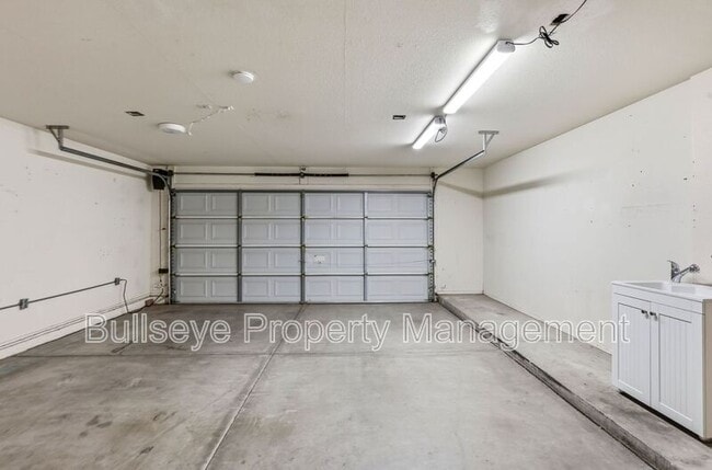 Building Photo - 3001 W Matthew Dr