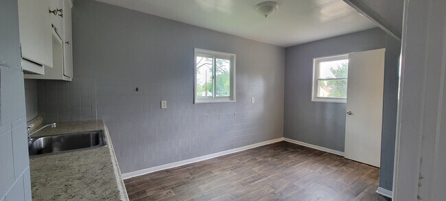 Building Photo - 1612 S Liddesdale St