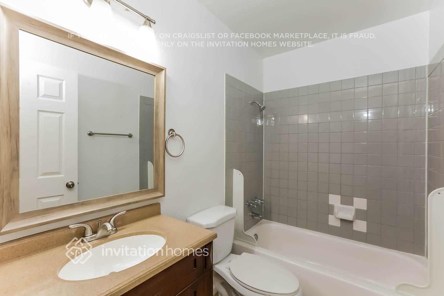 Building Photo - 436 W La Jolla Dr