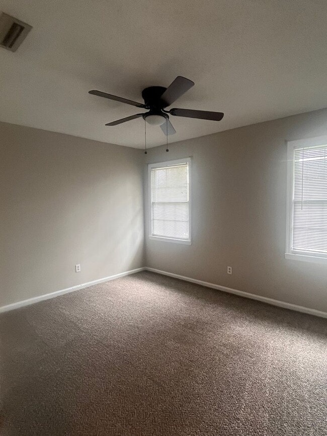 Building Photo - 5351 Golf Dr