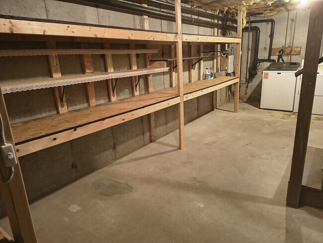 Building Photo - 16 Hundred Oaks Ln