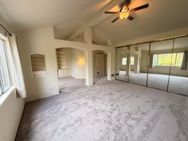 Building Photo - Beautiful 3 Bedroom, 2.5 Bathroom Newport ...