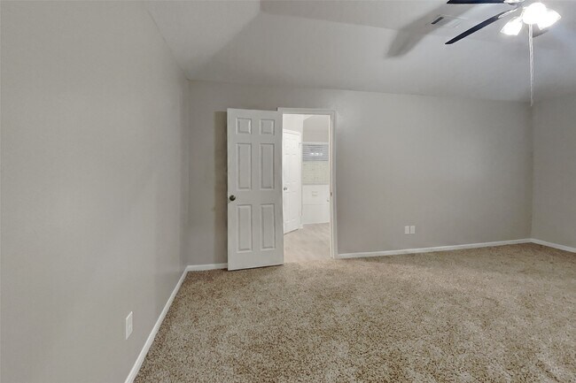 Building Photo - 21226 Park Run Dr