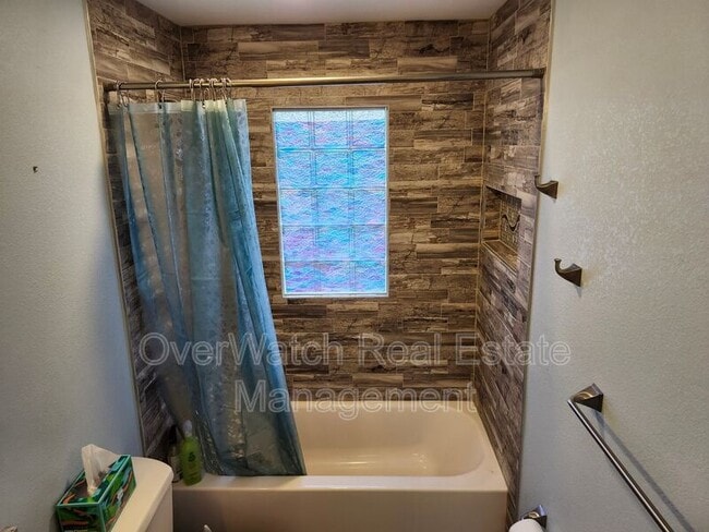 Building Photo - 3031 Lois Dr