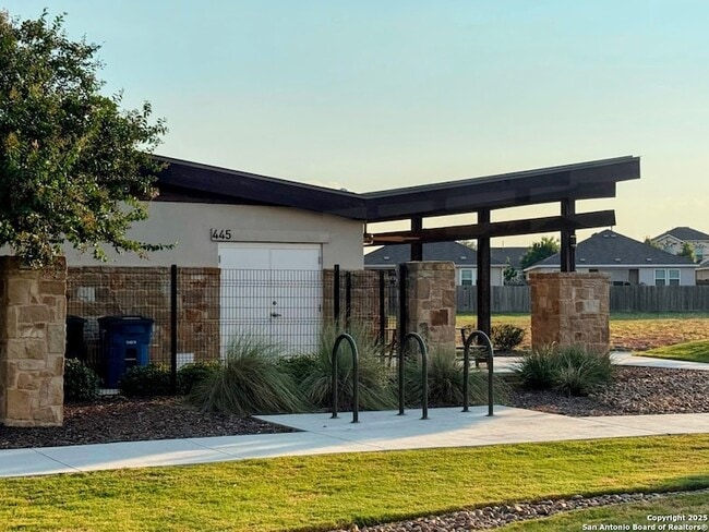 Building Photo - 1824 Heather Glen Dr