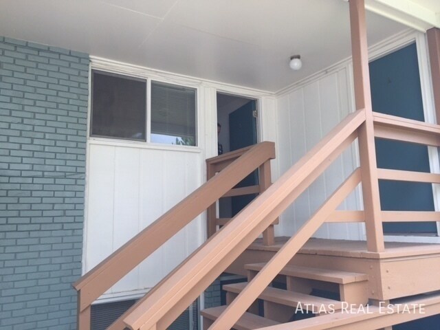 Building Photo - 910 Bishop Ct