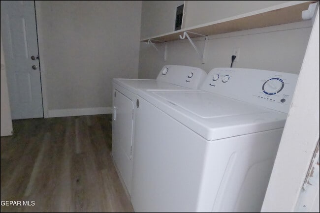 Building Photo - 4749 Tropicana Ave