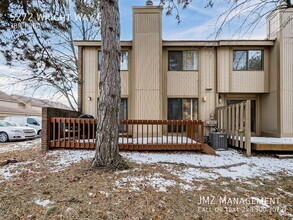 Building Photo - Introducing a charming 3-bedroom, 2.5-bath...