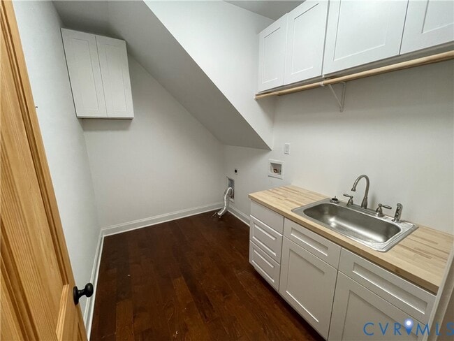 Building Photo - 2948 Pineview Dr