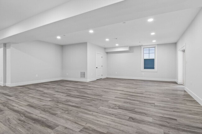Building Photo - Spacious New Build in Quiet Glenmont / Silver Spring - Available Now