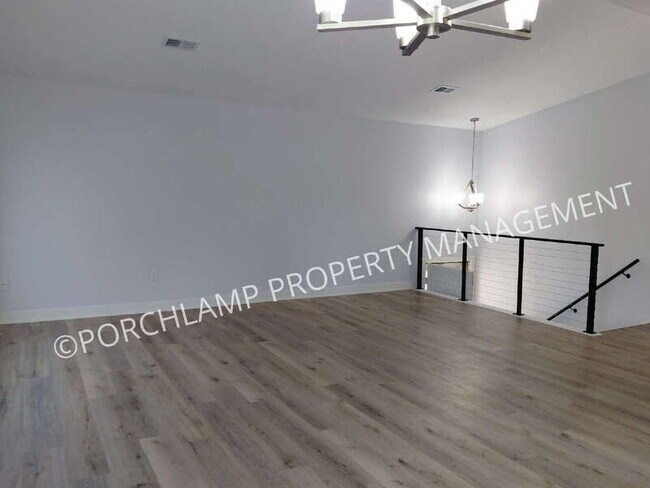 Building Photo - 6779 Pleasantview St NE