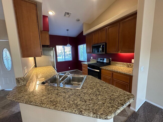 Building Photo - Welcome Home to this beautiful 3 Bed 2 Bath Home