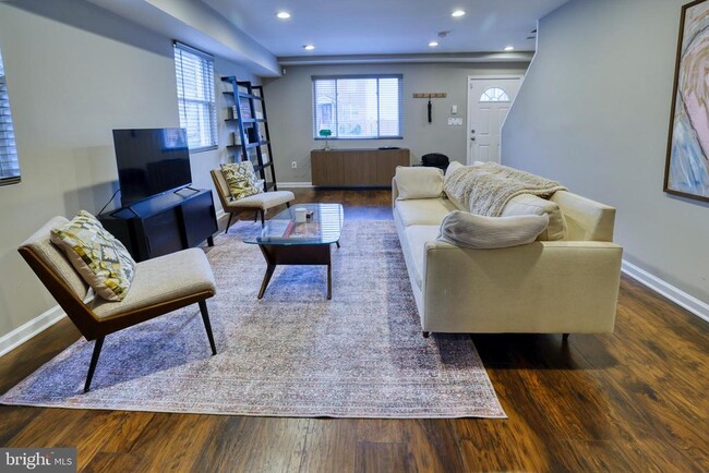 Building Photo - 4709 Jay St NE