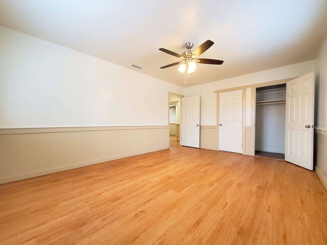 Building Photo - Mollison Duplex