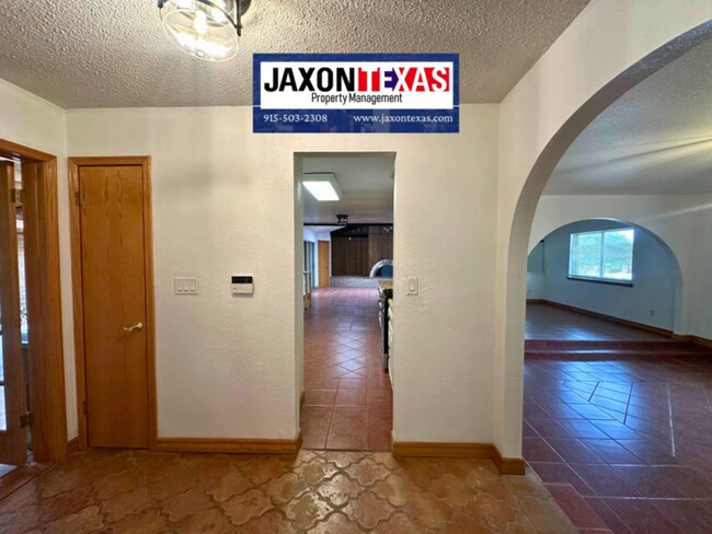Building Photo - 1067 Villa Linda Way