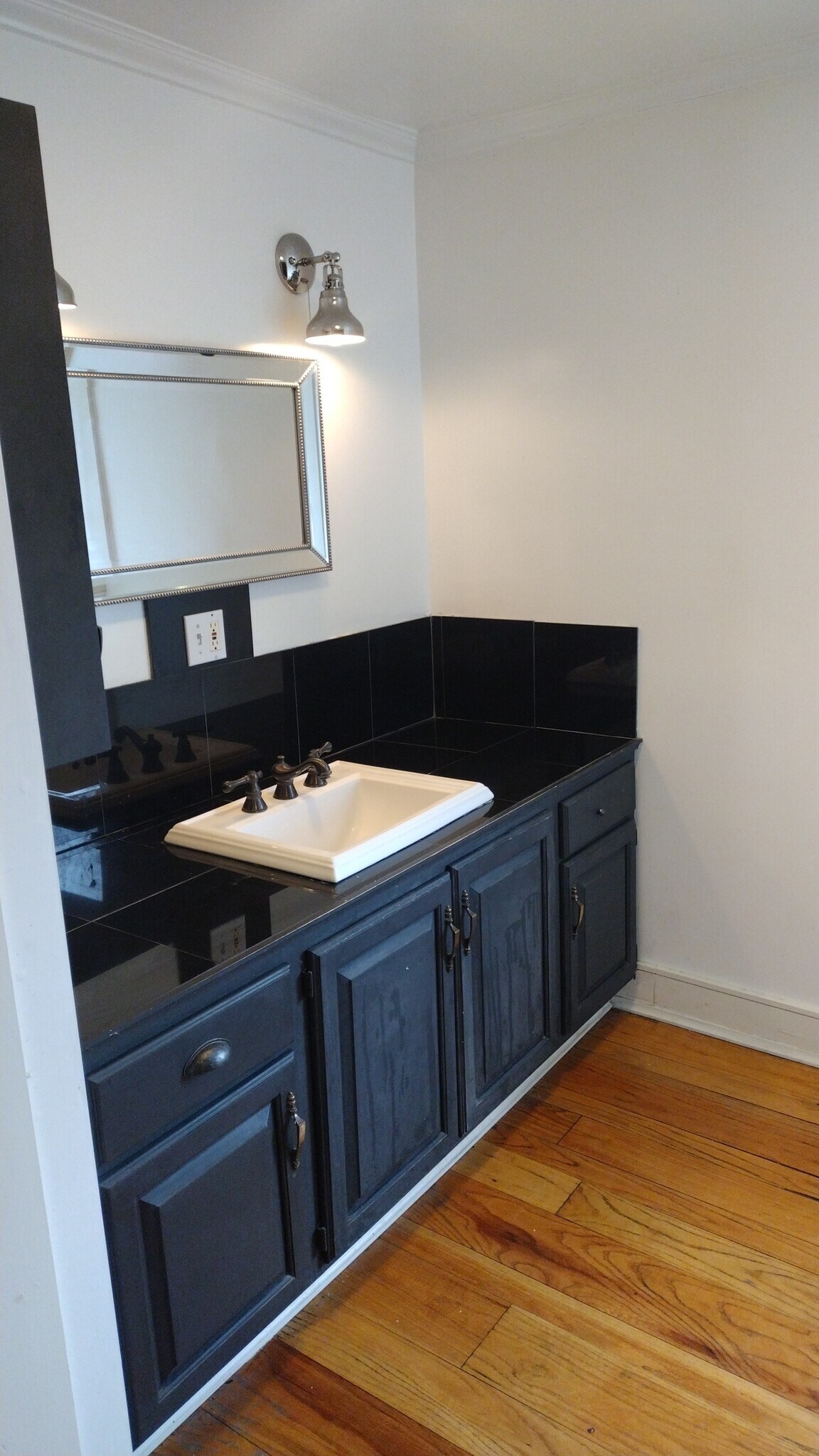 Building Photo - 560 Washington St