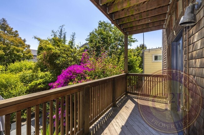 Building Photo - Noe Valley - 2 BR, 1 BA Condo 965 Sq. Ft. ...