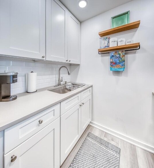 Building Photo - 2565 S Ocean Blvd