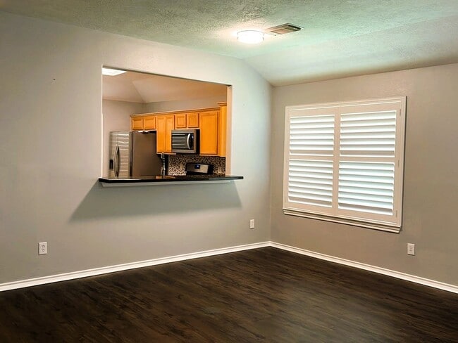 Building Photo - 4113 Cleburne Dr