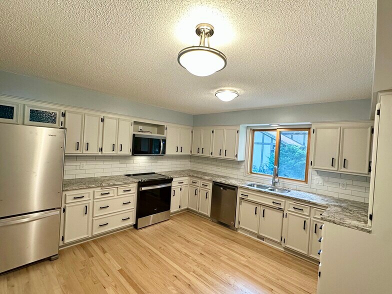 Primary Photo - 7301 Glouchester Dr