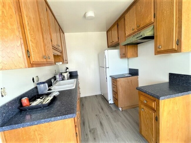 Building Photo - DOWNTOWN LONG BEACH 2BR/2BA CONDO ON 4TH F...