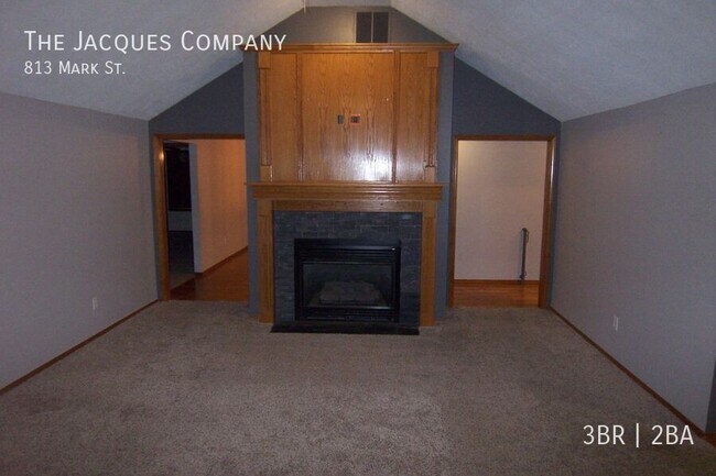 Building Photo - 813 Mark St