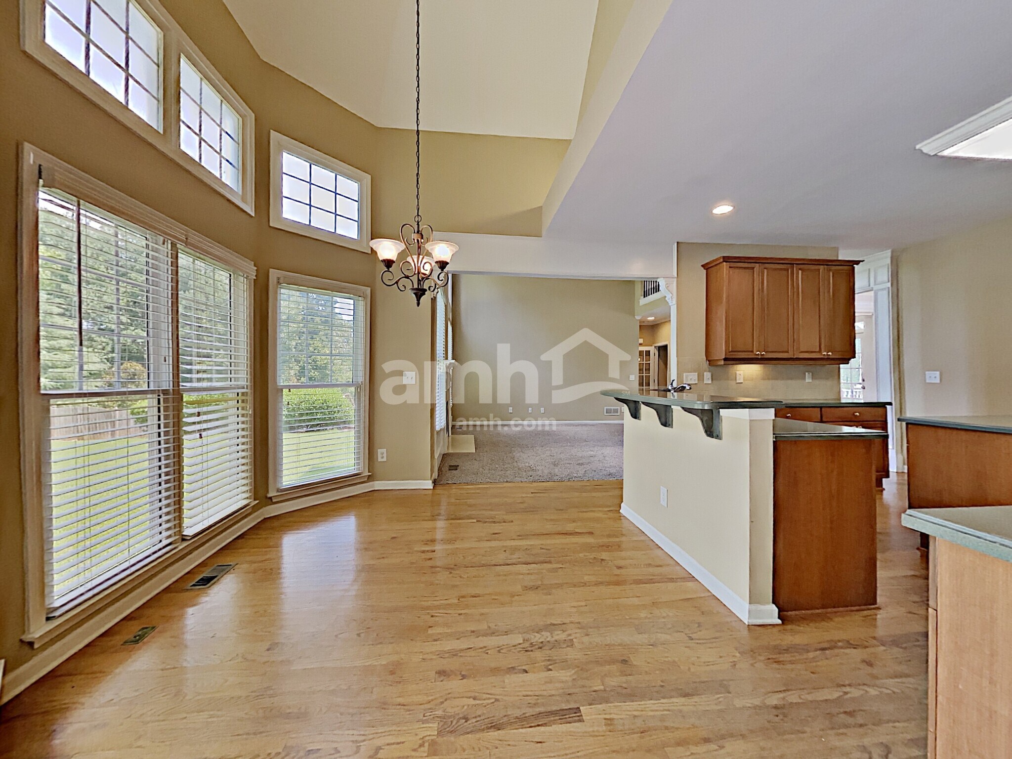 Building Photo - 1758 Crossvale Dr