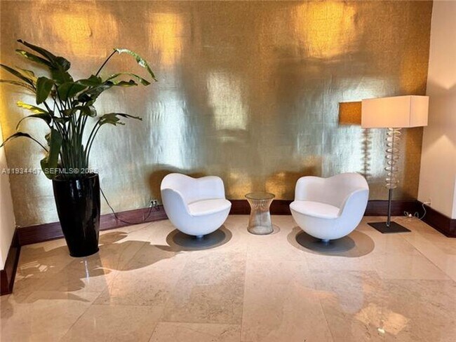 Building Photo - 5161 Collins Ave