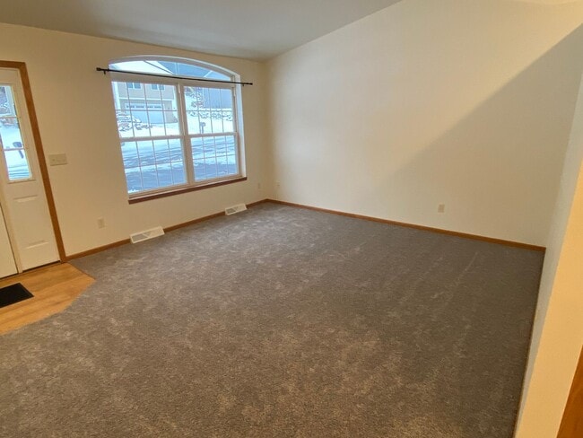 Building Photo - Updated 4-Bedroom, 3-Bath Home with Walk-Out Basement