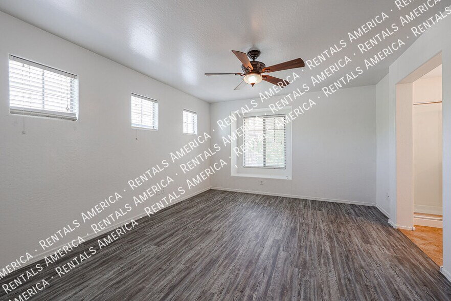Building Photo - 591 S Buena Vista Ct